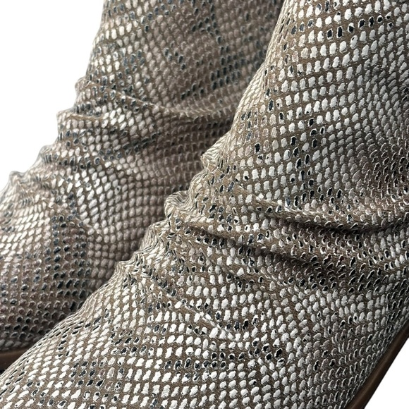 Bare Traps Grafton Snake Leather Ankle Boots Women Size 8 Ruched Detail Side Zip - Picture 8 of 14